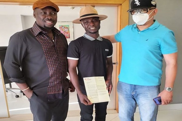 Lagos hawker gets N100,000 monthly salary, receives scholarship letter from Obi Cubana