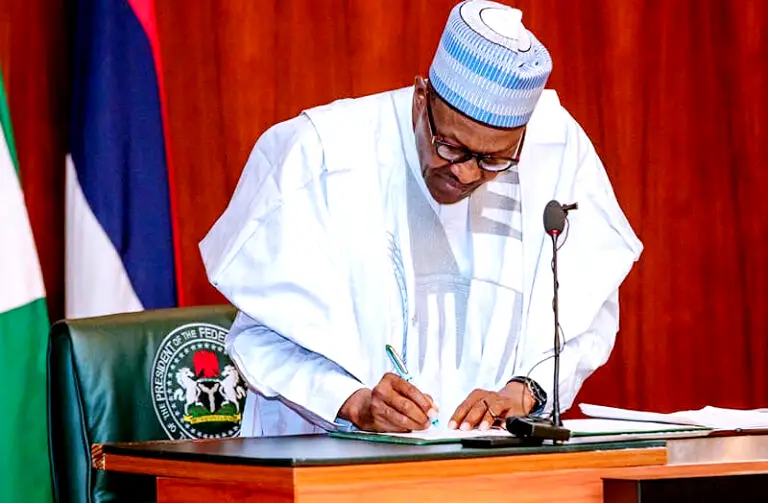 Buhari signs Executive Order 11 on assets maintenance