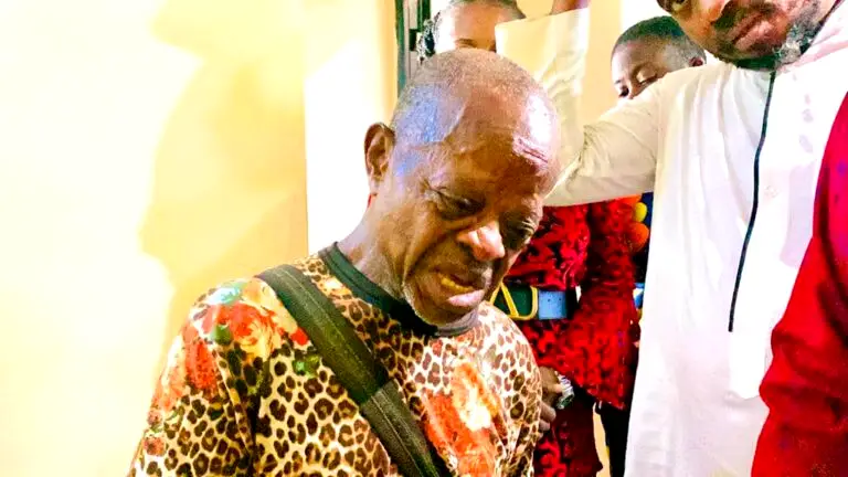 [Photos] Tears of Joy as apostle Chibuzor gifts free house to homeless veteran actor, Aguba